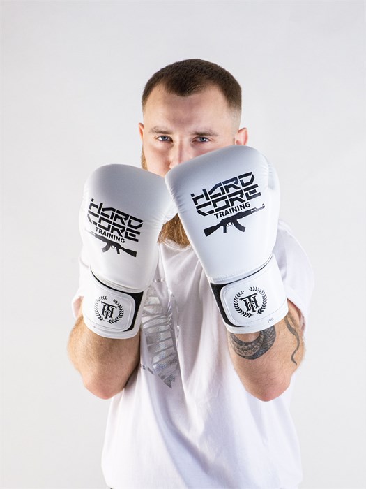 Боксерские перчатки Hardcore Training AK PU (белые) 664b9f3f-66ef-11ee-0a80-0f250001f94c - фото 1698