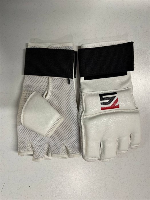 Перчатки белые Tigershop  для каратэ c70ec357-5bda-11f0-0a80-0441003f7d79 - фото 4510