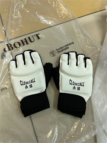 Перчатки для каратэ Closecall белые 1005b49b-e65f-11f0-0a80-13a9005662a6 - фото 5534