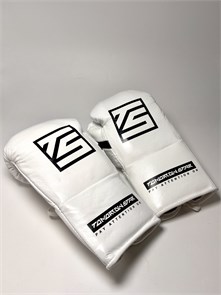 Перчатки для бокса Tomorrow Star Killer белые на шнуровке 06032bdc-e317-11f0-0a80-1c2f001a6ce0