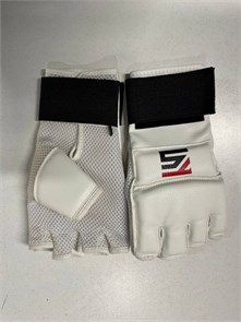 Перчатки белые Tigershop  для каратэ c70ec357-5bda-11f0-0a80-0441003f7d79